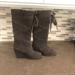 New Bearpaw Brown Suede Wedge Tall Boots Sheepskin Shearling Lined Size 6